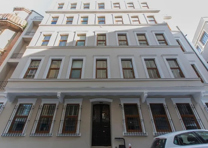 Architect Jonas Generous 85 Sqm Apartment Full Of Art